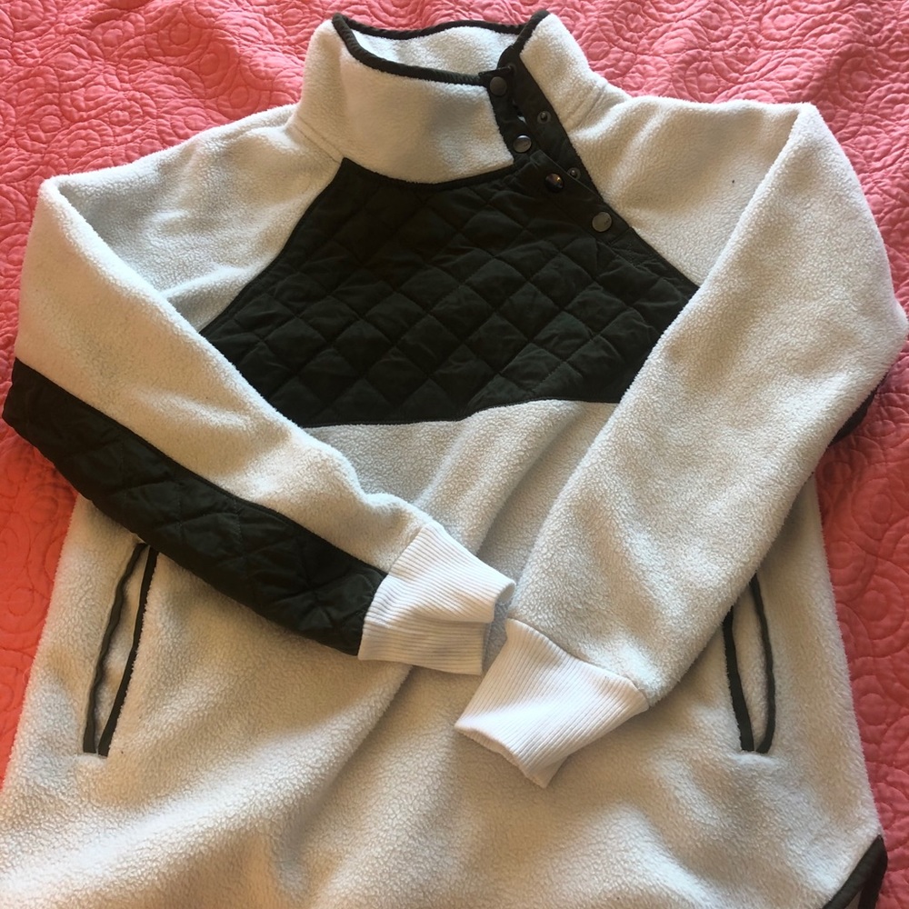 Abercrombie Fleece - White and Green